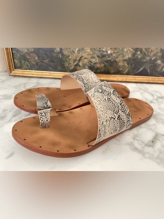 beek Shoes - Beek Finch Toe Ring Sandals Womens Size 11 Snake Skin Print leather